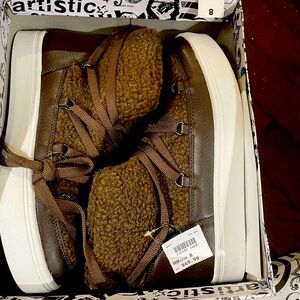 Gravity Cozy Sneaker